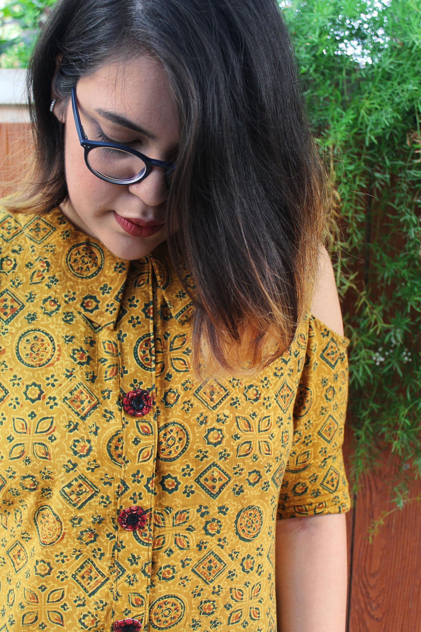 Cold shoulder shirt with handmade buttons - Sikhat